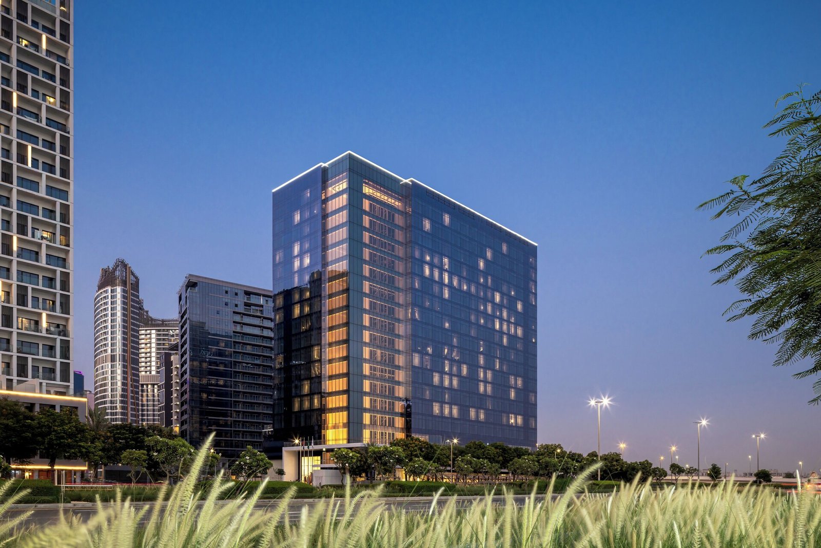 Grand Millennium Dubai — vibe