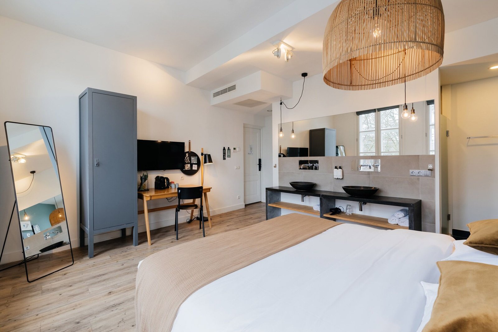 Eye Hotel, rooms