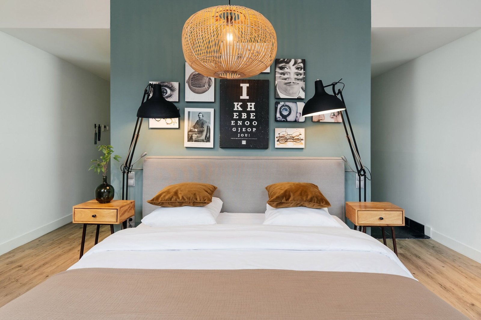 Eye Hotel
