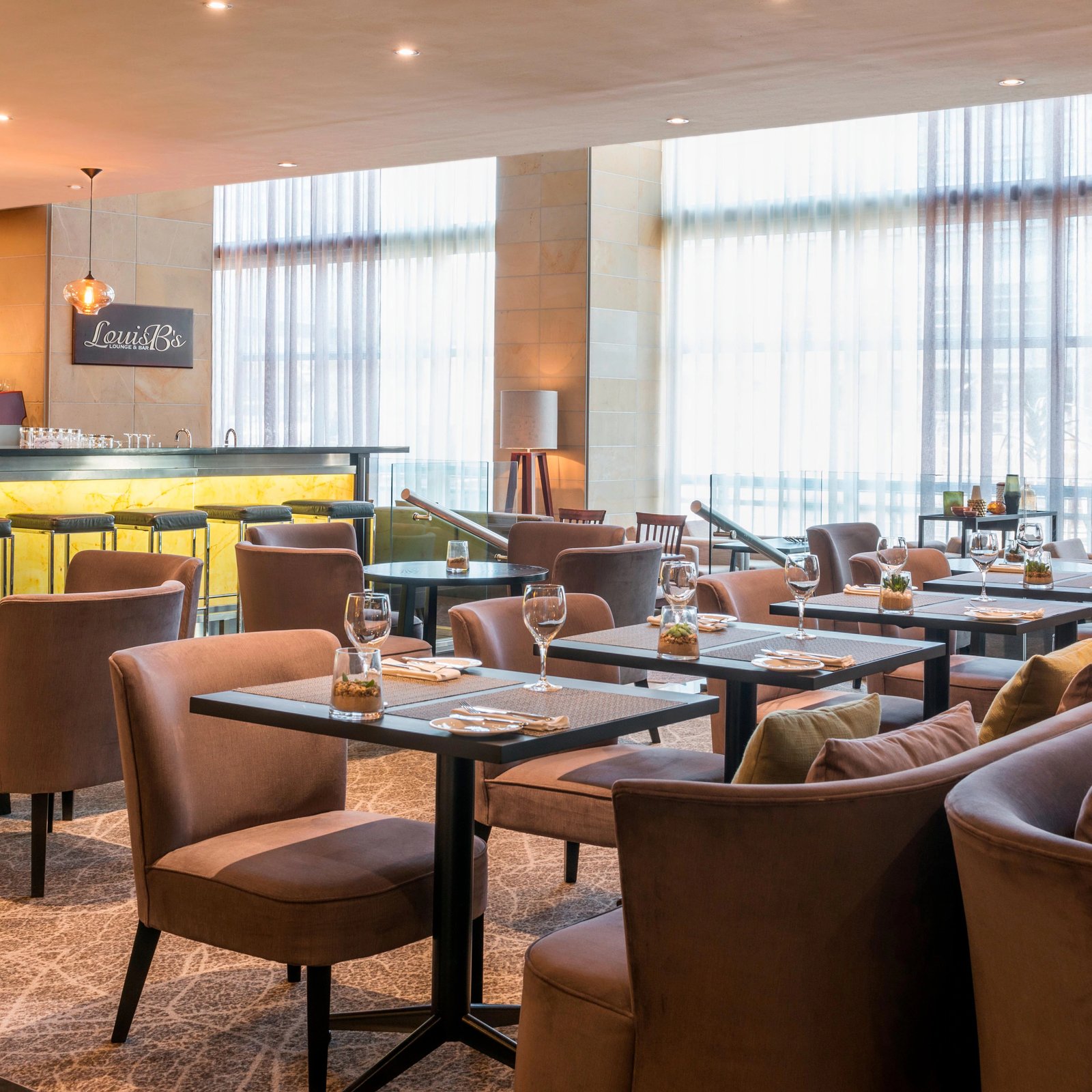The Westin Cape Town, louis b's bar and lounge