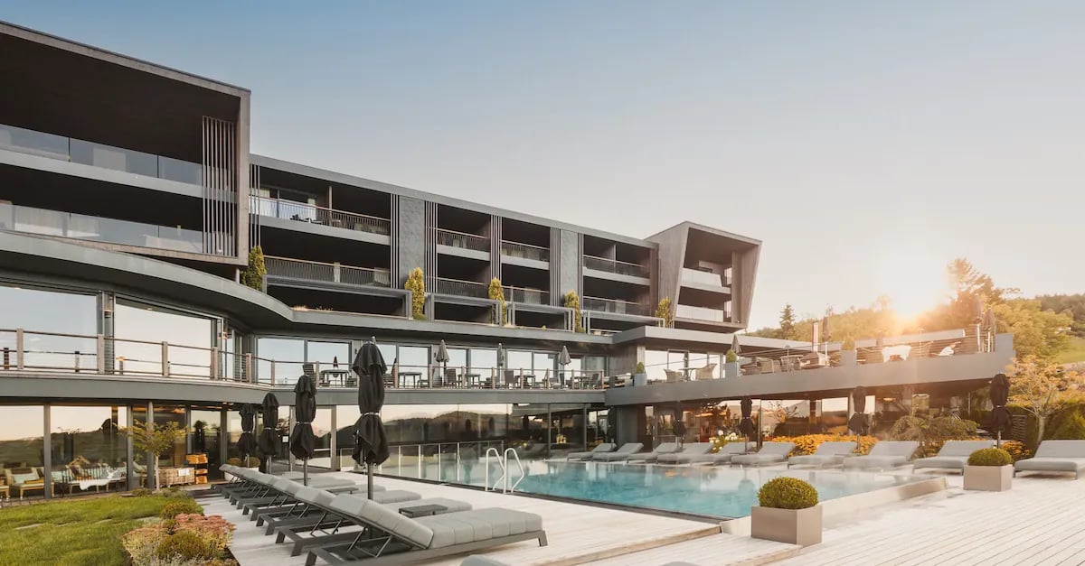 Hotel Chalet Mirabell, the pool