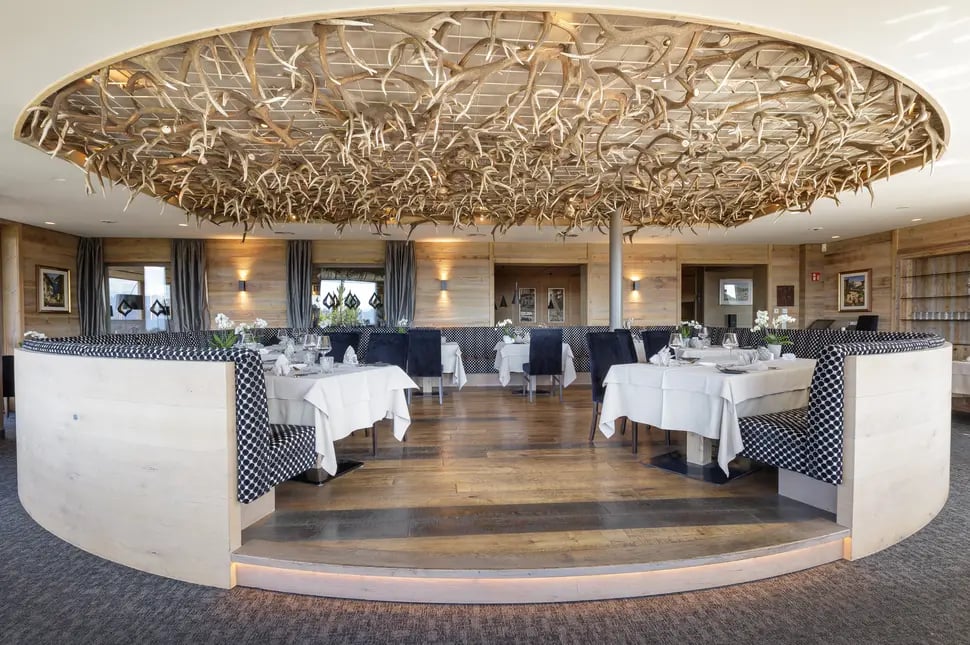 Hotel Chalet Mirabell, at the table