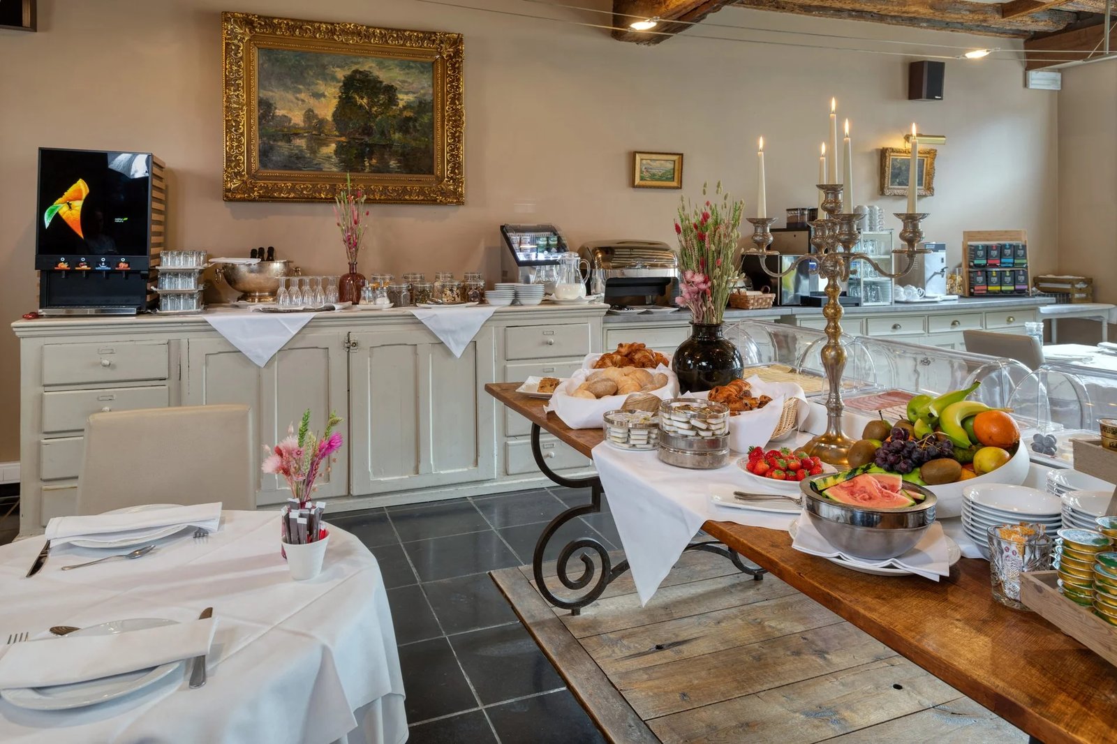 Martin's Klooster Hotel, at the table