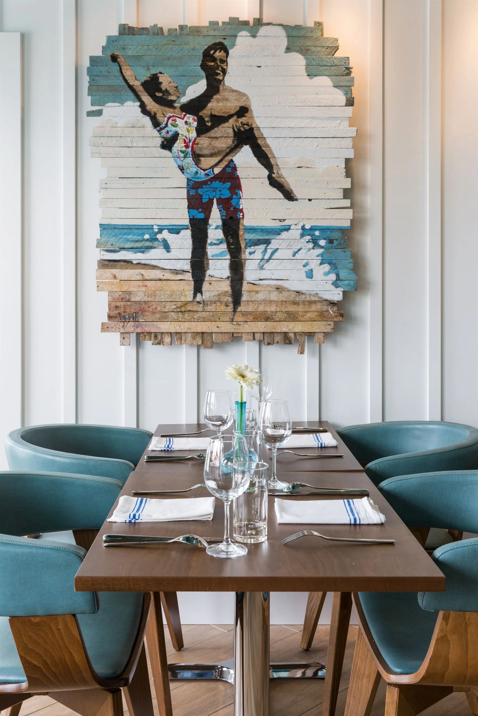 The Break Hotel, chair 5 bistro