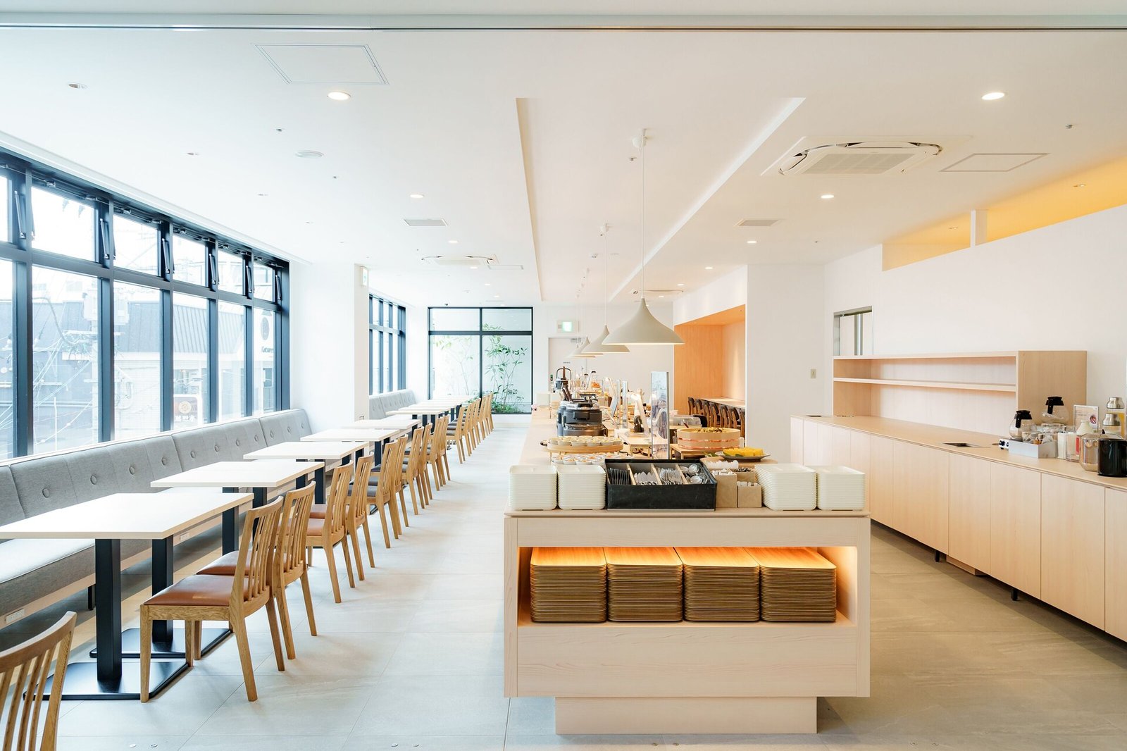 REF Kumamoto by VESSEL HOTELS, breakfast lounge & manga library