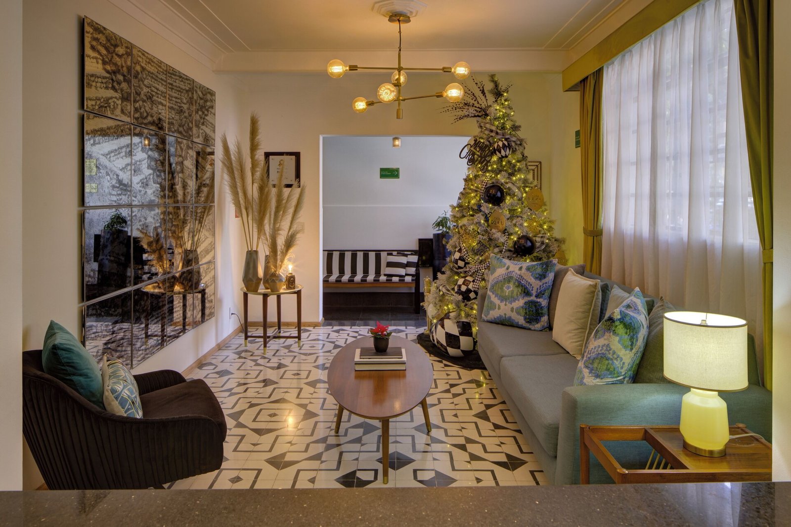 Casa Decu — vibe