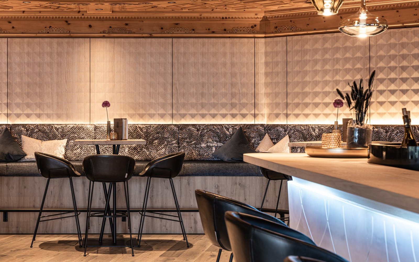 Das Gerstl Alpine Retreat, marble bar