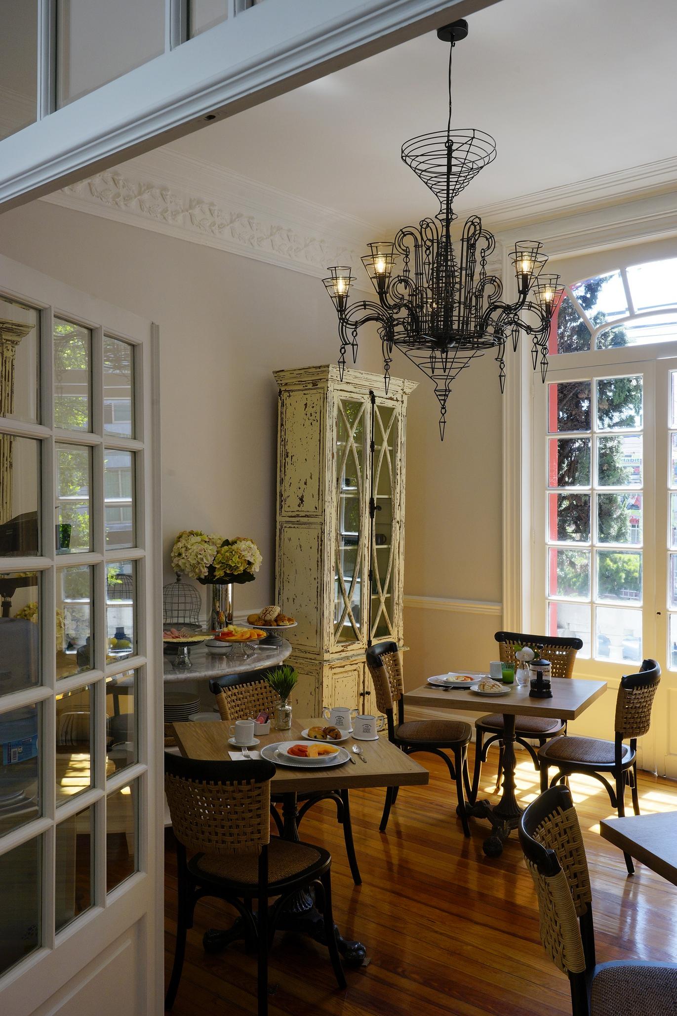 Casa Goliana Roma, interior courtyard and breakfast room