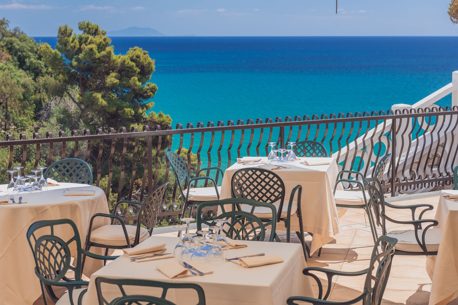 Grand Hotel Le Rocce, at the table