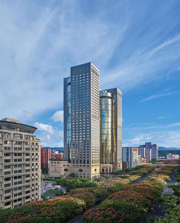 Shangri-La's Far Eastern Plaza Hotel Taipei — backstory
