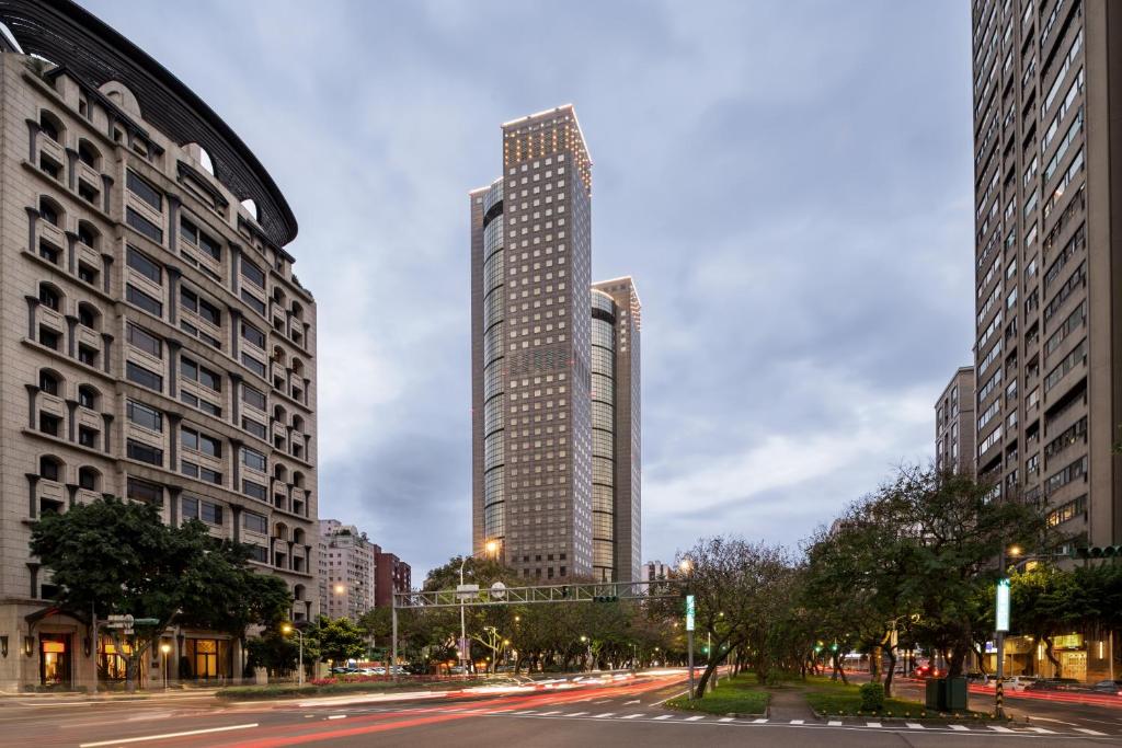 Shangri-La's Far Eastern Plaza Hotel Taipei — backstory