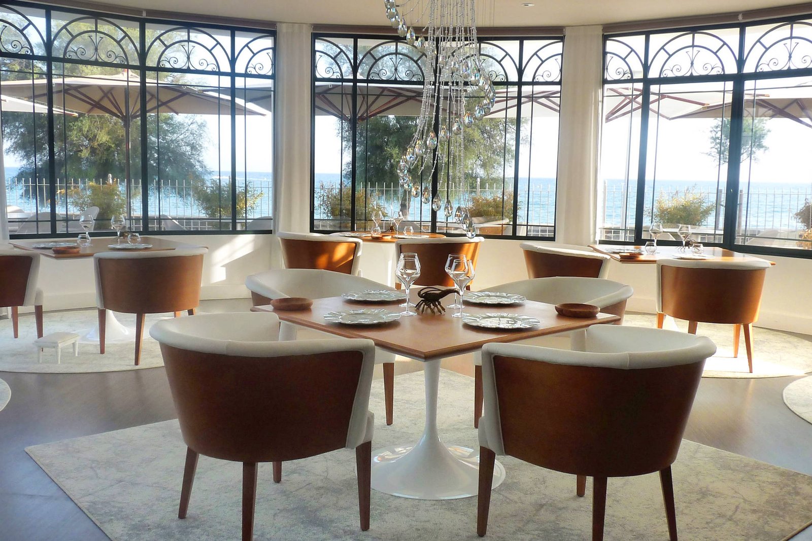 Grand Hotel des Sablettes Plage, Curio Collection by Hilton, at the table