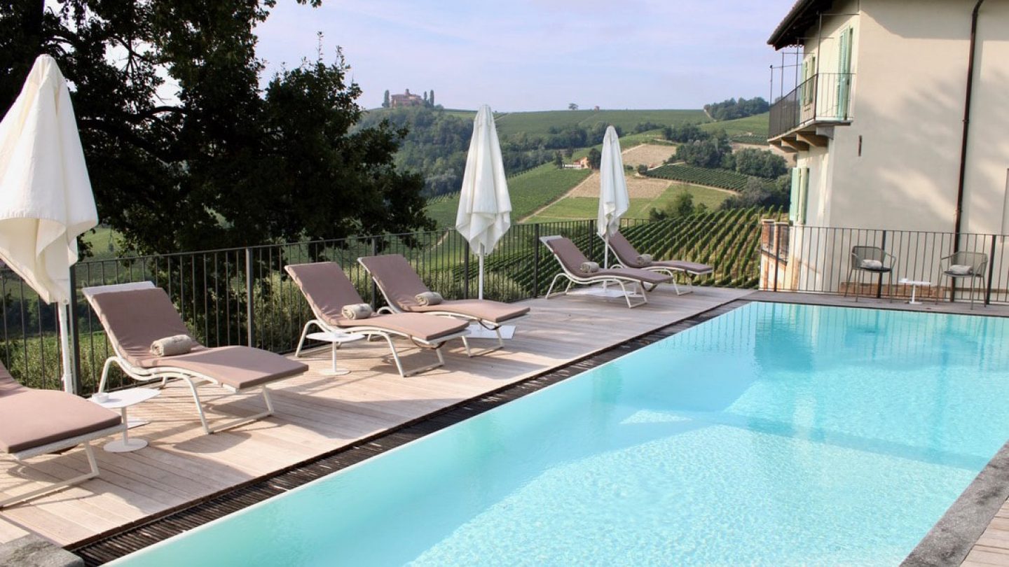 Palas Cerequio Barolo Cru Resort, the pool