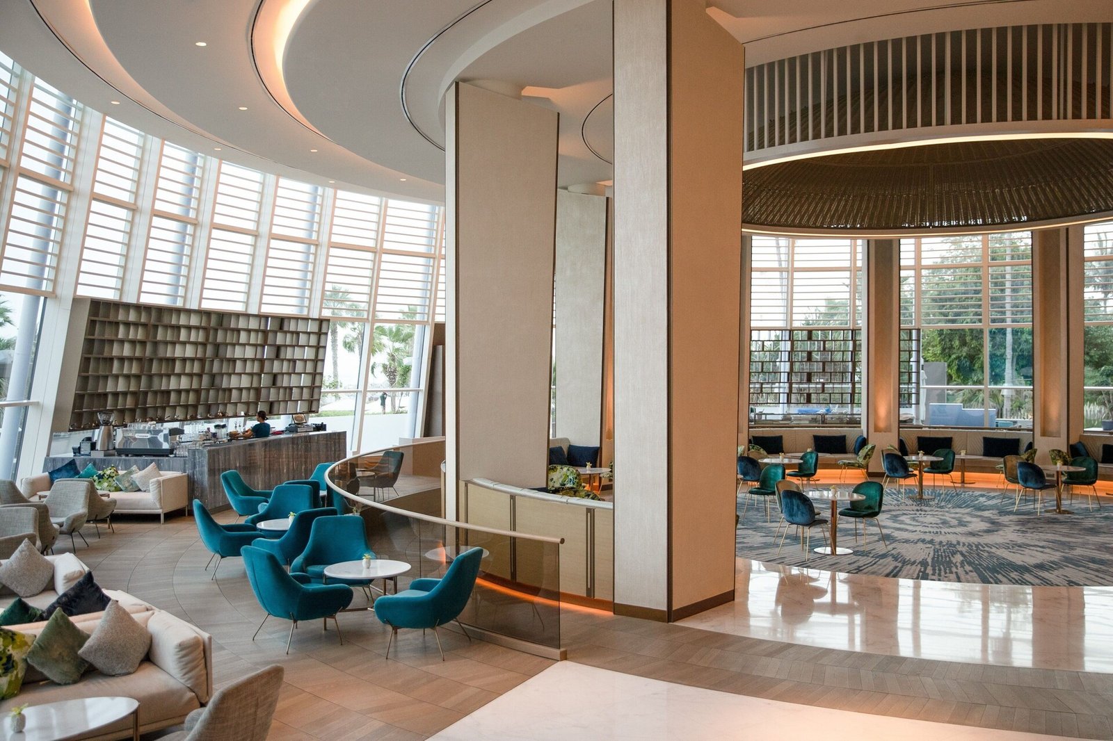 Jumeirah Beach Hotel — vibe