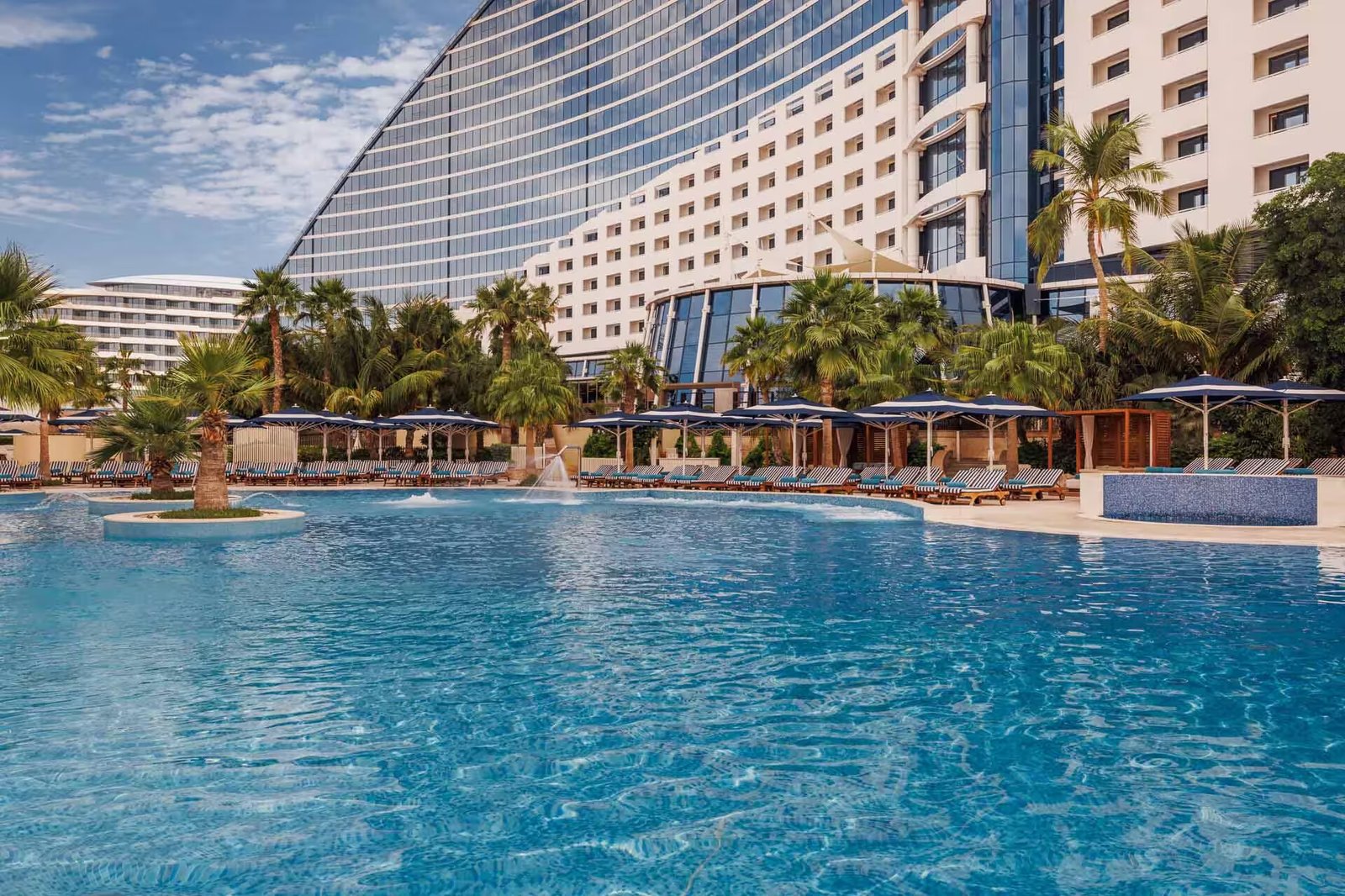 Jumeirah Beach Hotel — vibe