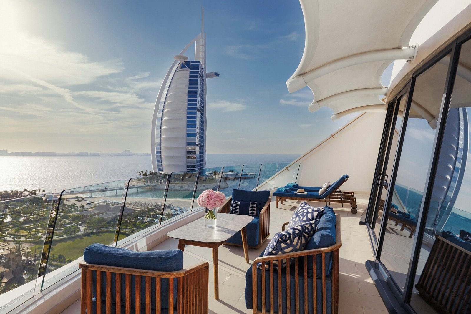 Jumeirah Beach Hotel — vibe