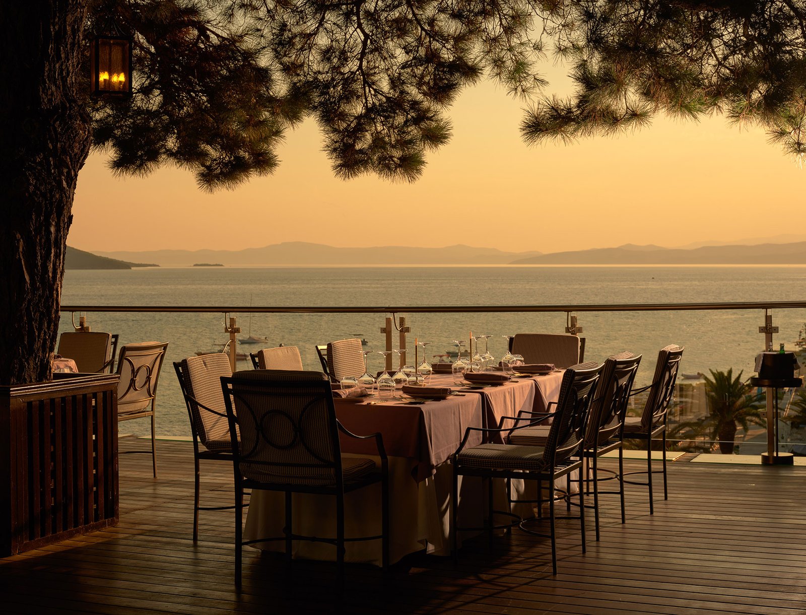 Eagles Villas, at the table