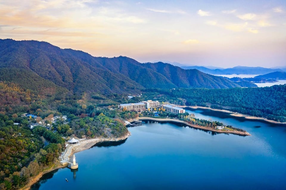 InterContinental Onethousand Island Lake Resort, how it began