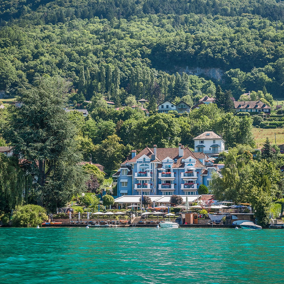 Hôtel et Restaurant La Maison Bleue, how it began