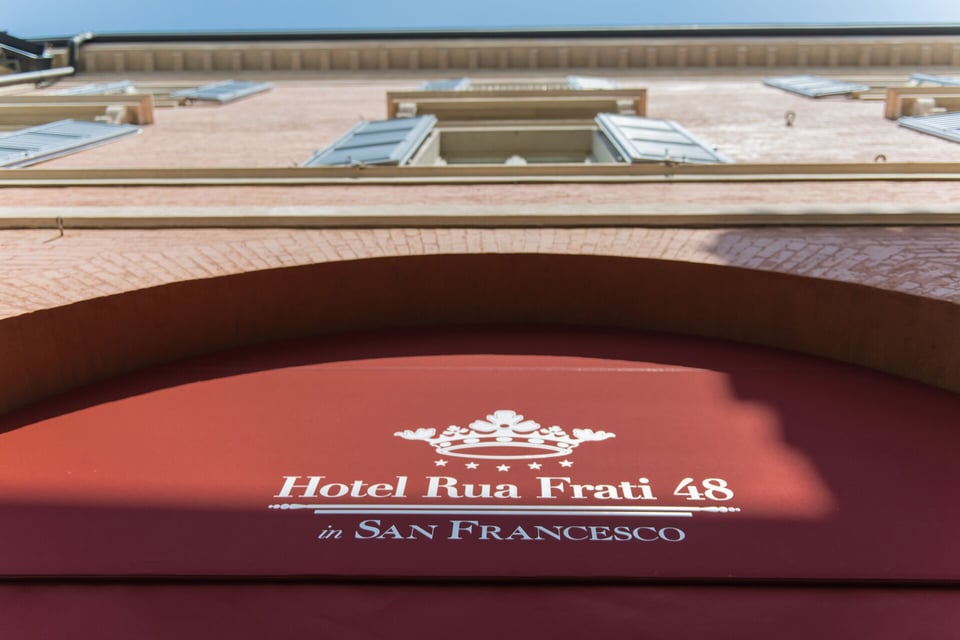 Hotel Rua Frati 48 in San Francesco, how it began