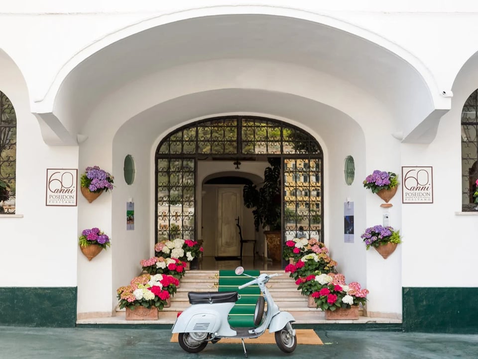 Hotel Poseidon, how it began