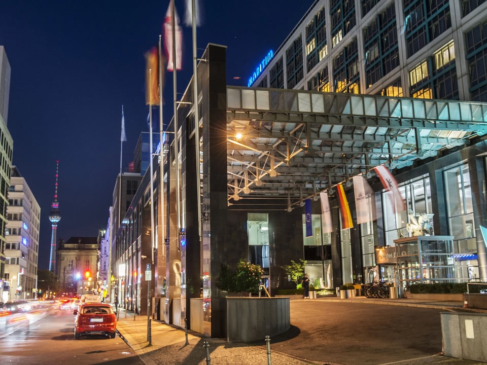 Maritim proArte Hotel, how it began