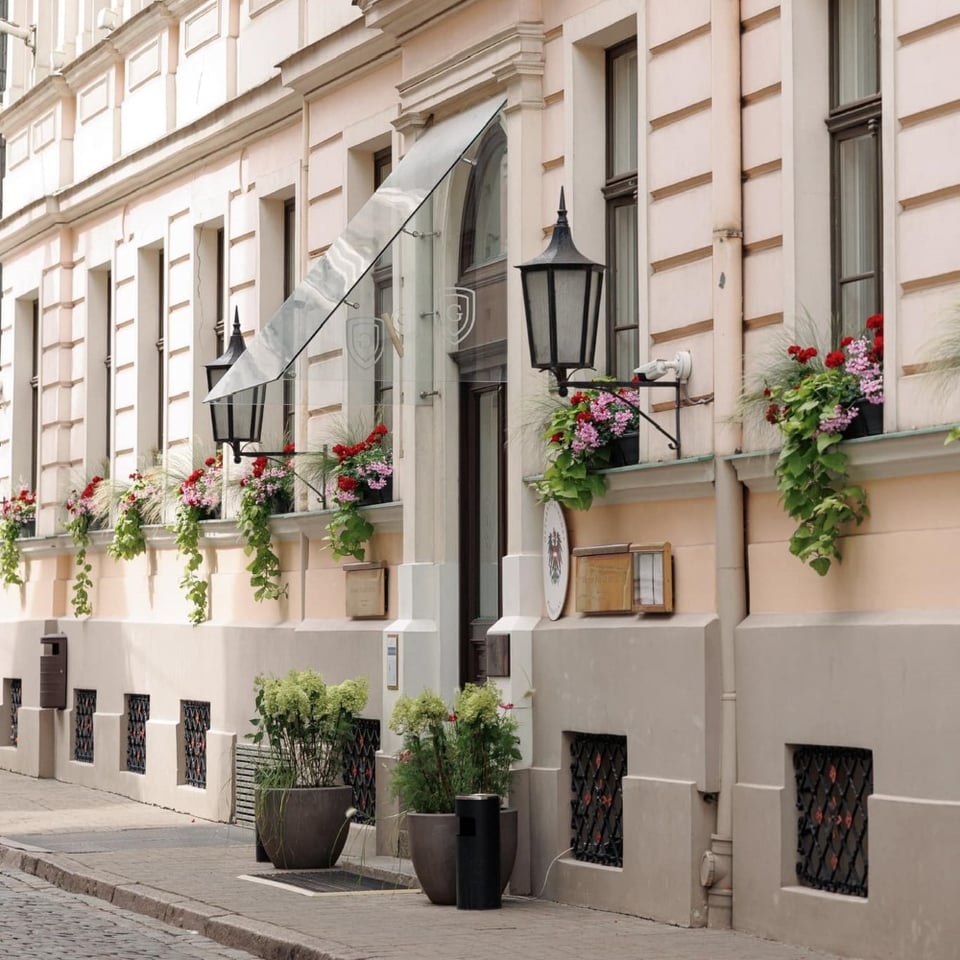 Grand Palace Hotel, how it began