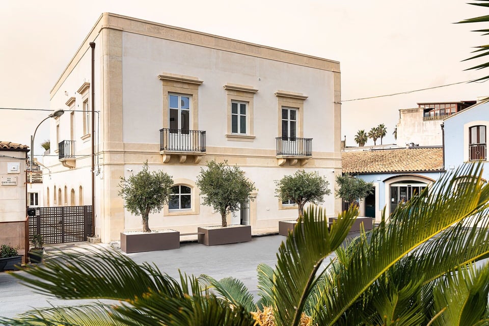 Byssus Suites, how it began