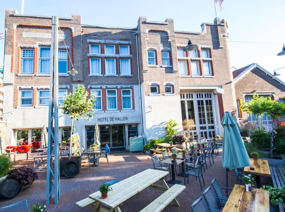 Hotel De Hallen, how it began
