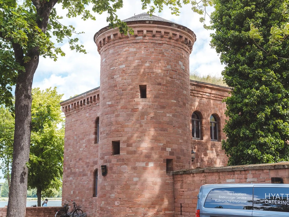 Hyatt Regency Mainz, how it began