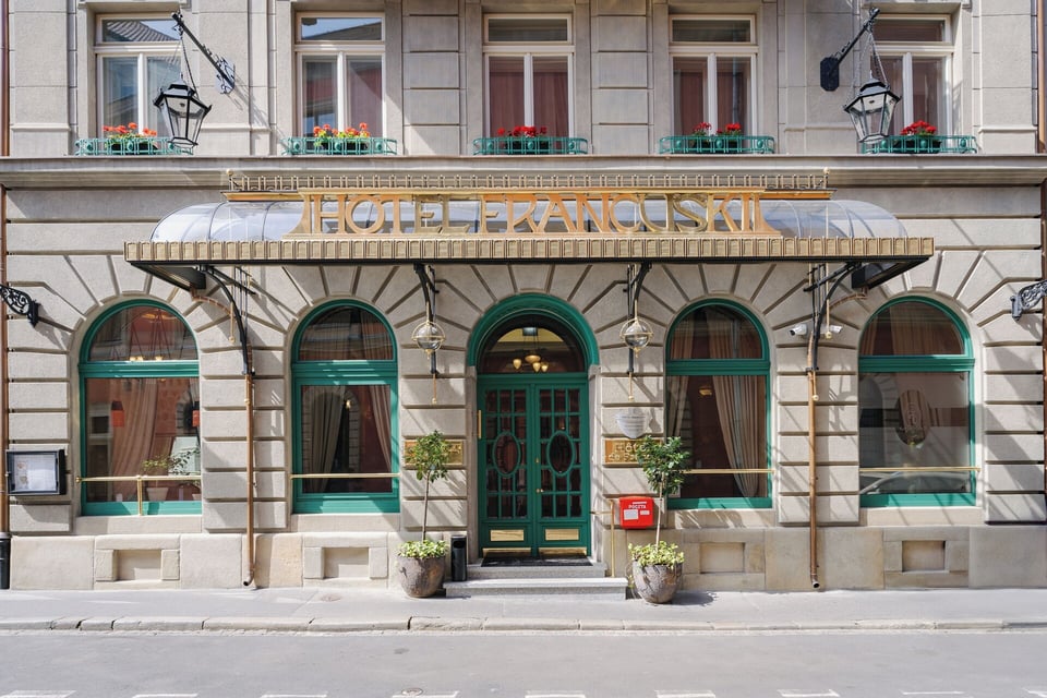 Hotel Francuski, how it began