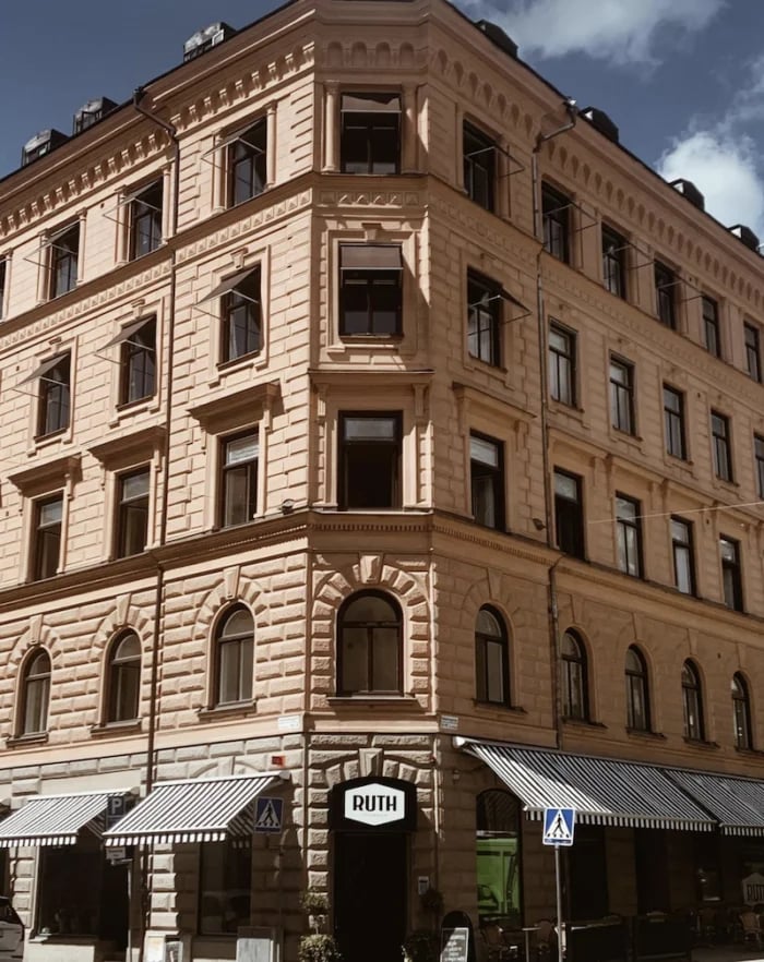 Hotel Ruth, how it began