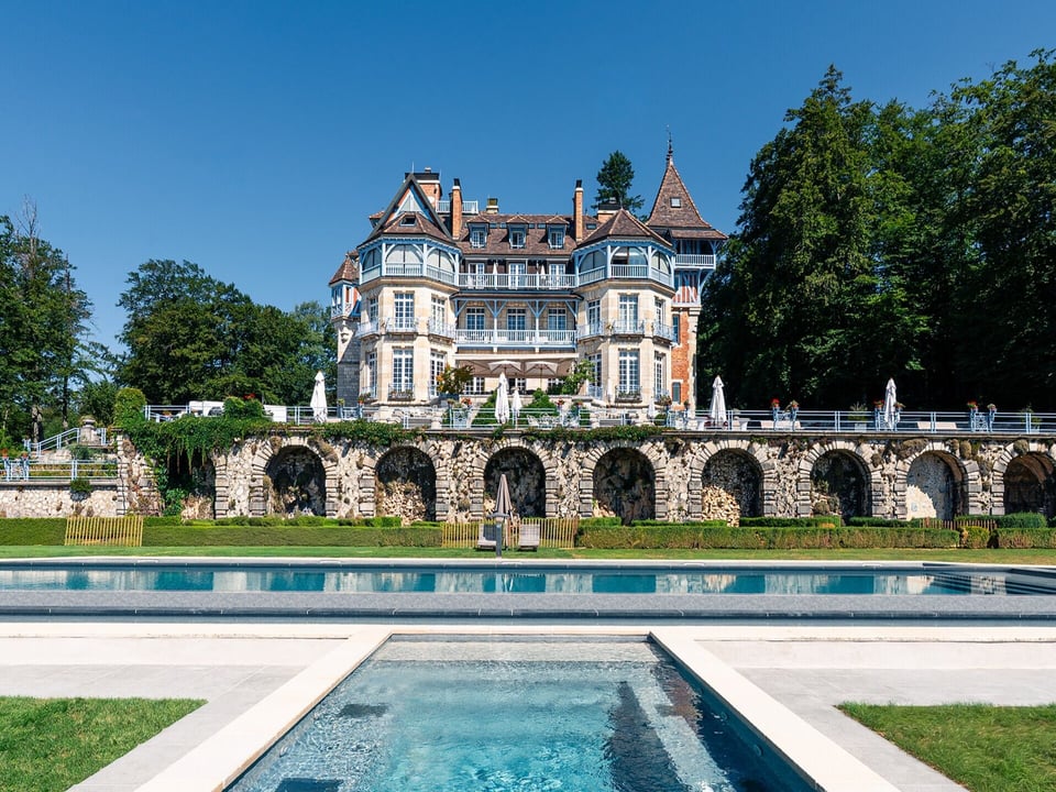Château des Avenières, how it began