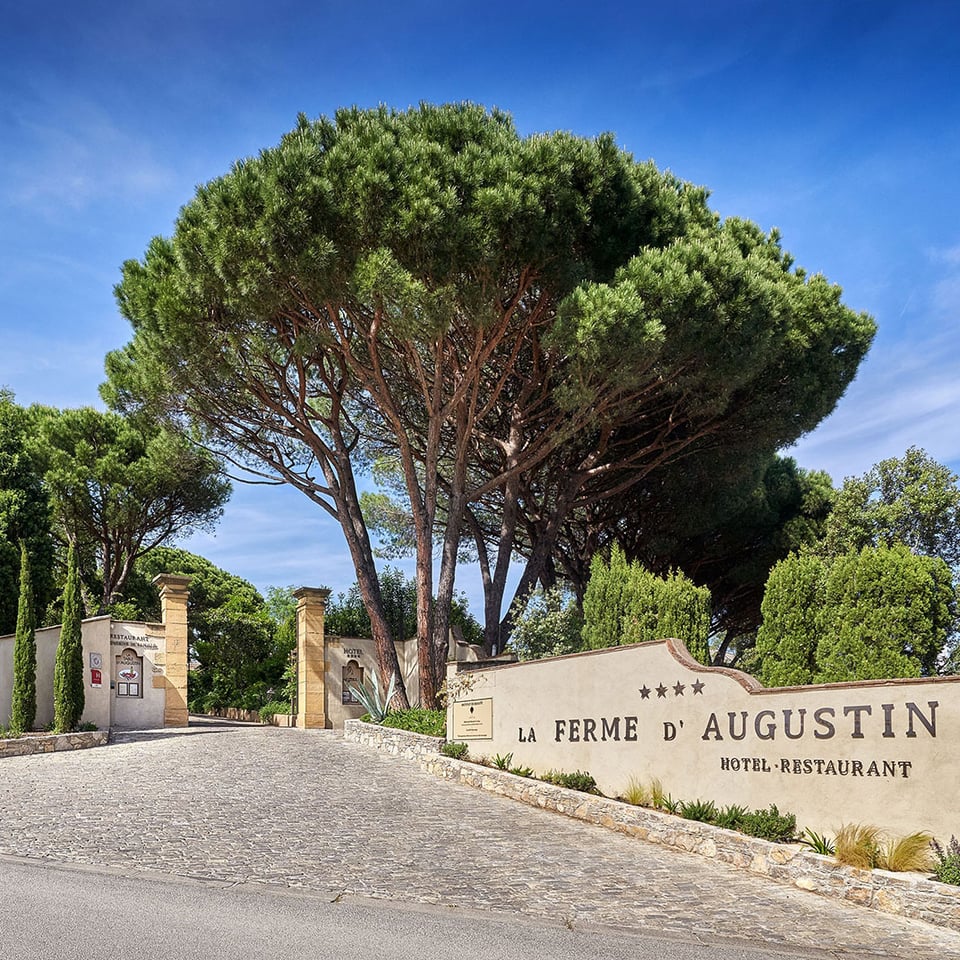 Hôtel La Ferme d'Augustin, how it began
