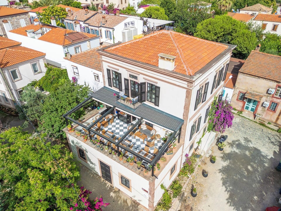 Siyah Lale Otel, how it began