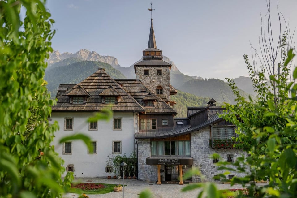 Hammerack Hotel, how it began