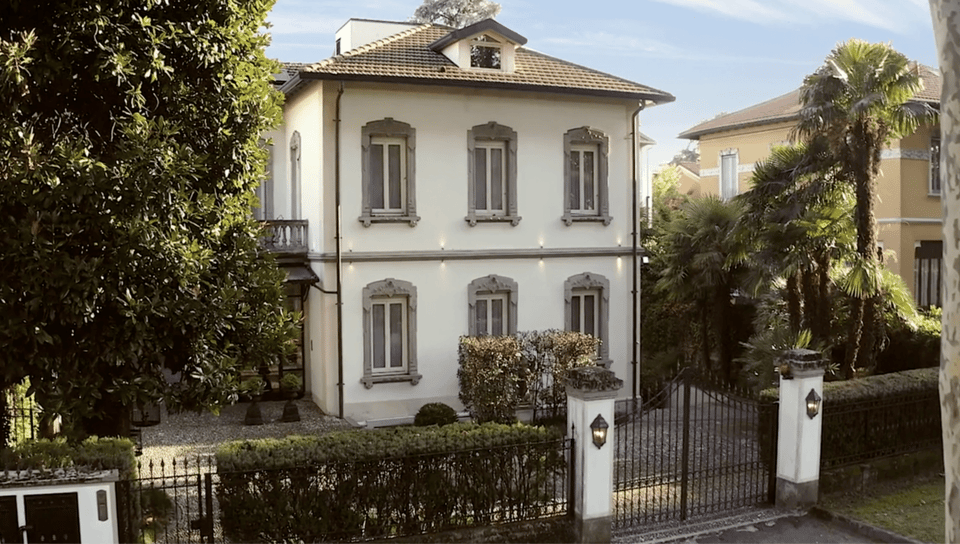 Hotel de la Ville, how it began