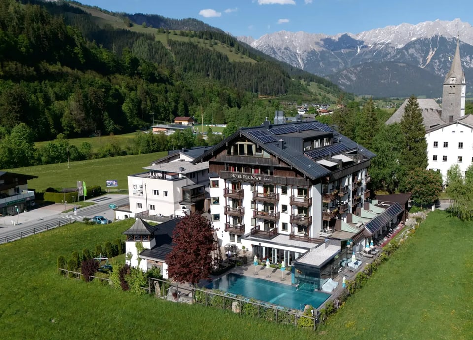 Hotel Der Löwe, how it began