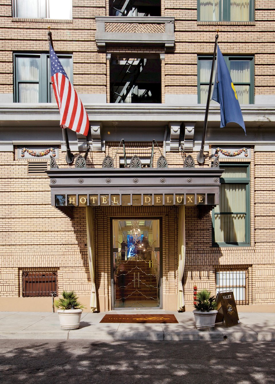 Hotel deLuxe, how it began