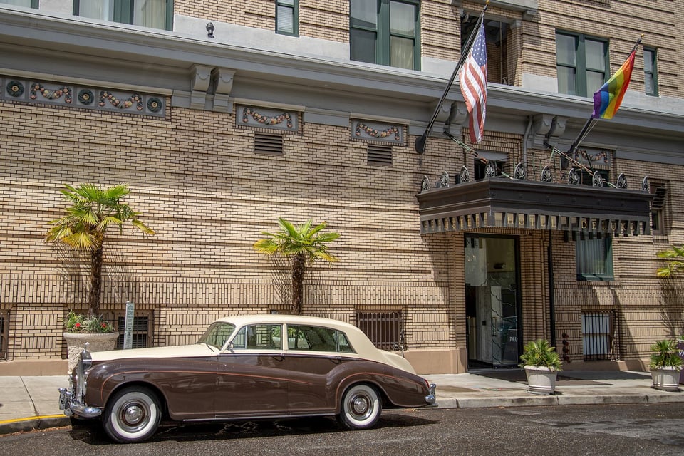 Hotel deLuxe, how it began
