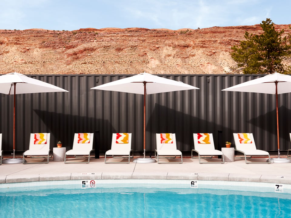 Slackline Moab, Outset Collection by Hilton