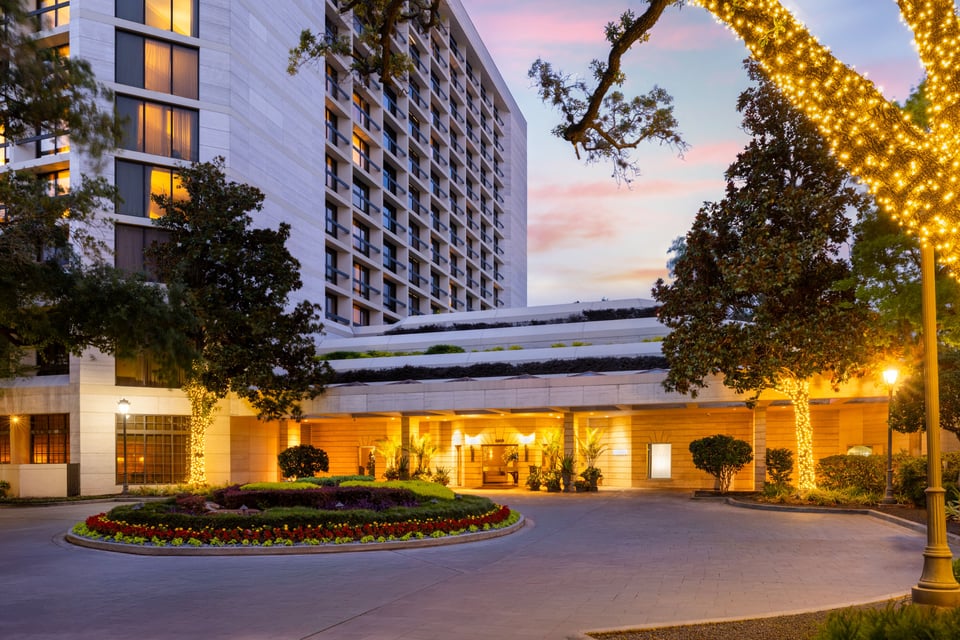 Houston Grand Hotel - River Oaks, how it began