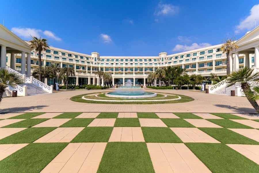 Las Arenas Balneario Resort, how it began