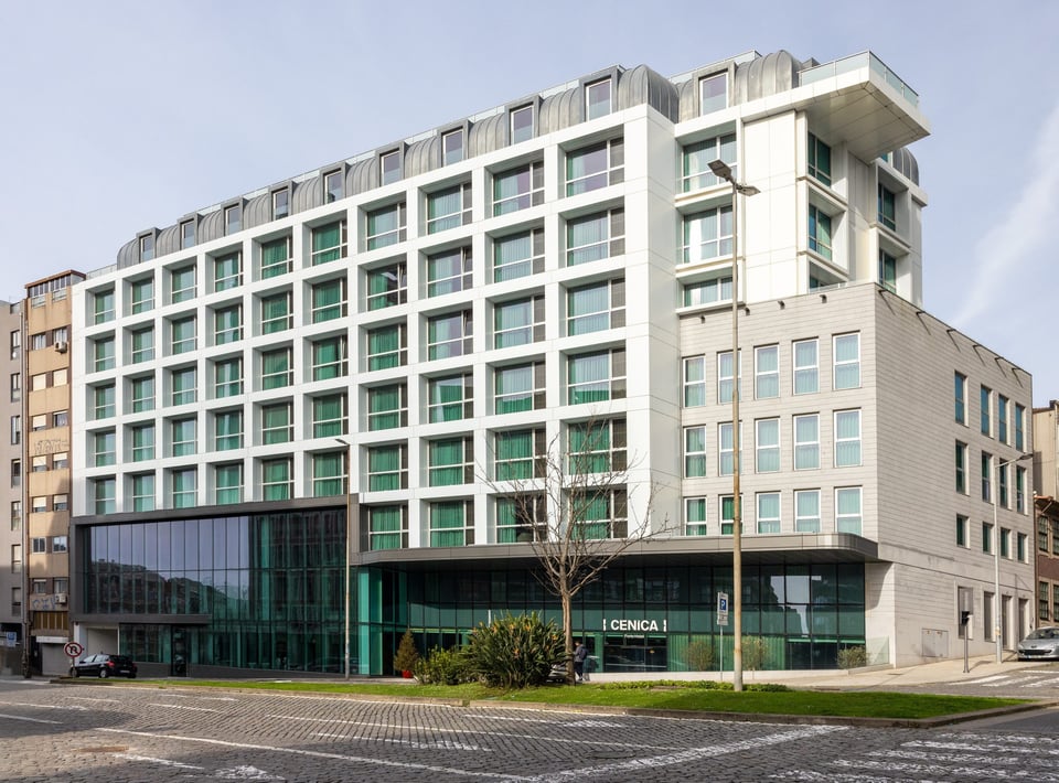 Cénica Porto Hotel, Curio Collection by Hilton