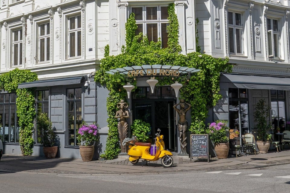 Axel Guldsmeden Hotels, how it began