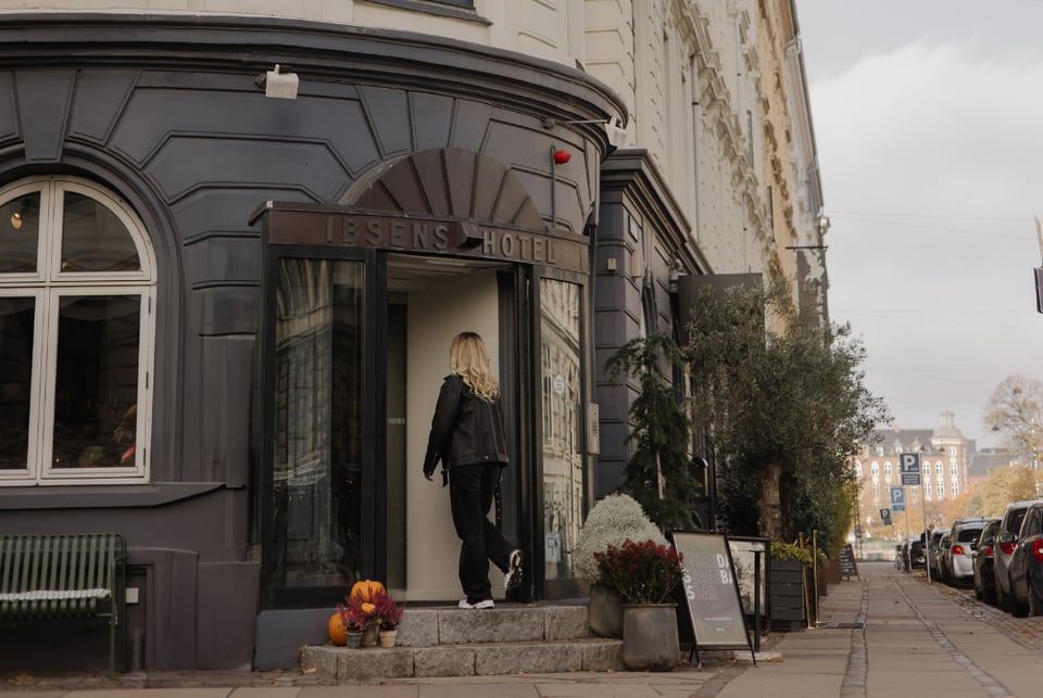 Ibsens Hotel, how it began