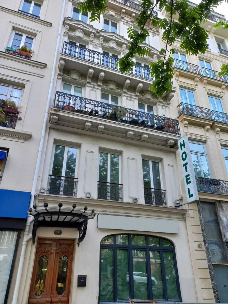 Le Clark Hotel, how it began