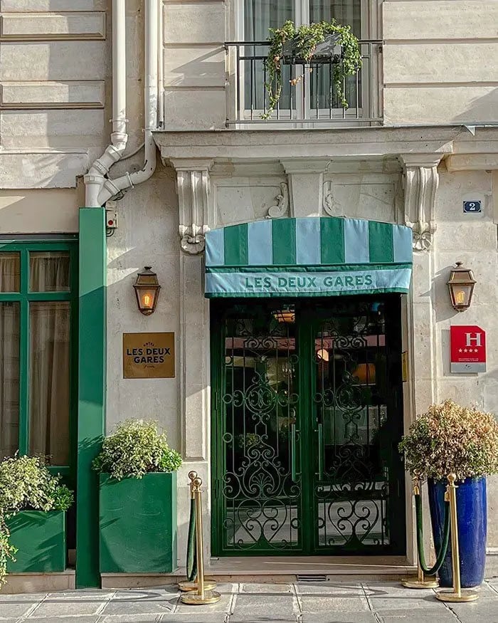Hôtel Les Deux Gares, how it began