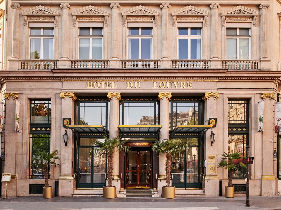 Hôtel du Louvre, how it began