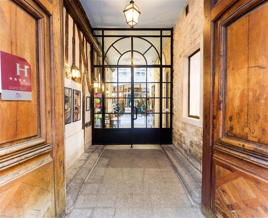 Hotel Du Jeu De Paume, how it began